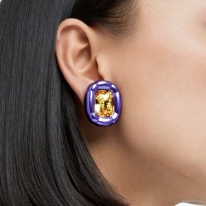Swarovski Dulcis clip earrings
Cushion cut, Purple